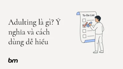 Minh họa cho Adulting là gì? Ý nghĩa và cách dùng dễ hiểu: Một người trẻ bình tĩnh đánh dấu xong một việc cần tự giải quyết trên danh sách giấy, như bước nhỏ để làm chủ trách nhiệm đời sống.