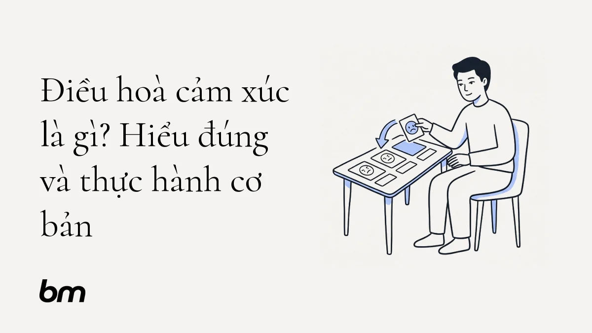 Minh họa cho Điều hoà cảm xúc là gì? Hiểu đúng và thực hành cơ bản: Một người ngồi bình tĩnh trước một bàn nhỏ, đặt ba thẻ cảm xúc có nét mặt khác nhau vào ba ô xếp hàng; một mũi tên cong dẫn từ thẻ đang rối đến ô phản hồi phù hợp, gợi quá trình nhận diện rồi lựa chọn thay vì đè nén.