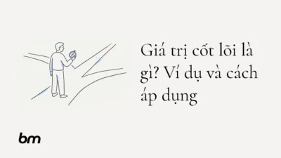 Minh họa cho Giá trị cốt lõi là gì? Ví dụ và cách áp dụng: Một người đứng trước hai lối đi đơn giản, chọn con đường phù hợp với chiếc la bàn nhỏ trong tay.