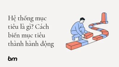 Minh họa cho Hệ thống mục tiêu là gì? Cách biến mục tiêu thành hành động: Một người đặt từng viên gạch thành lối đi hướng tới một đích đến, gợi cách biến mục tiêu lớn thành hành động đều đặn.
