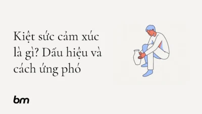 Minh họa cho Kiệt sức cảm xúc là gì? Dấu hiệu và cách ứng phó: Một người ngồi đặt chiếc bình cạn xuống bên cạnh, vai thả lỏng — ẩn dụ cho việc nhận ra cảm xúc đã cạn kiệt và bắt đầu cho bản thân thời gian hồi phục.